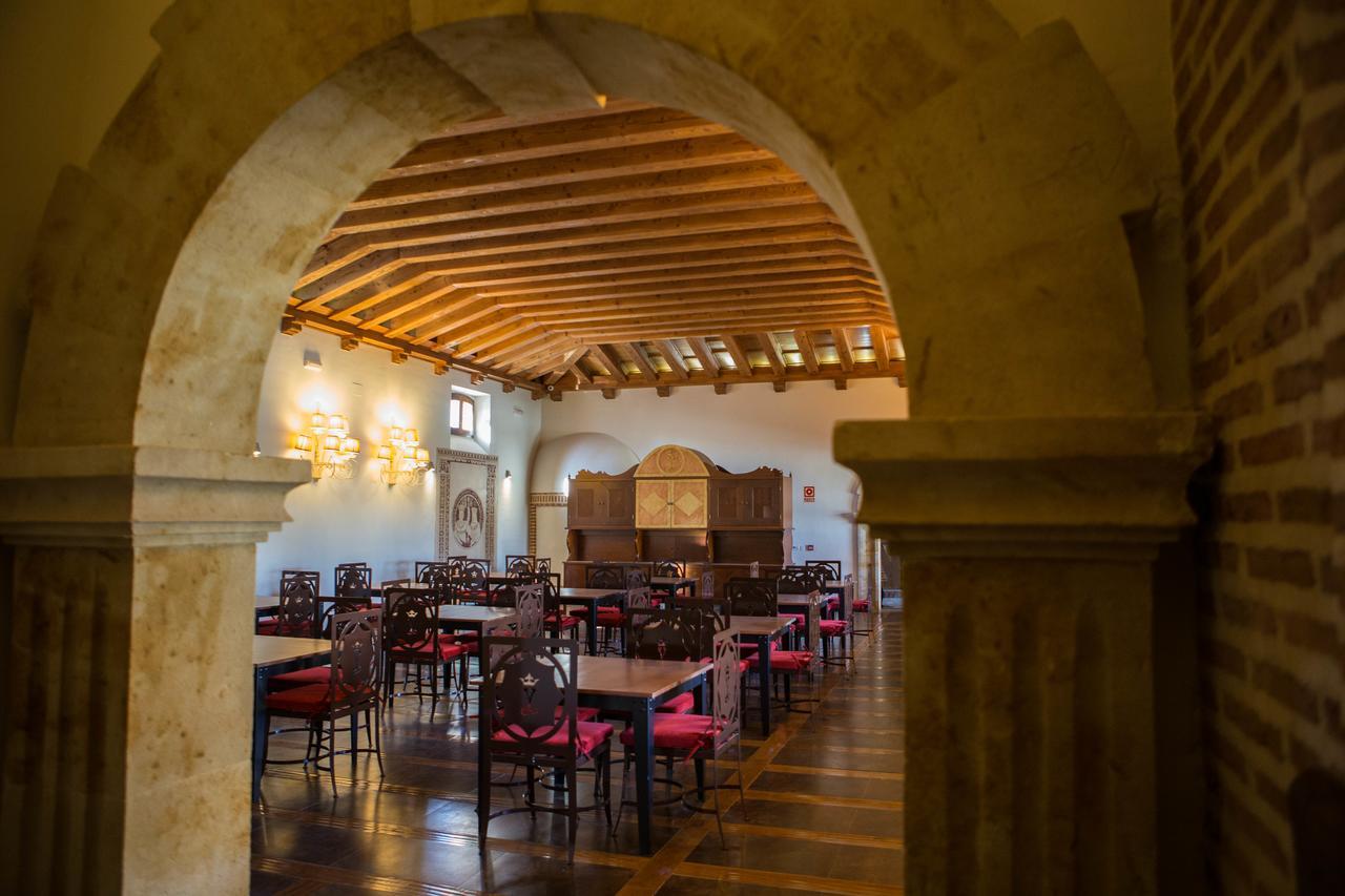 מדריגאל דה לס אלטס טורס Posada Isabel De Castilla מראה חיצוני תמונה